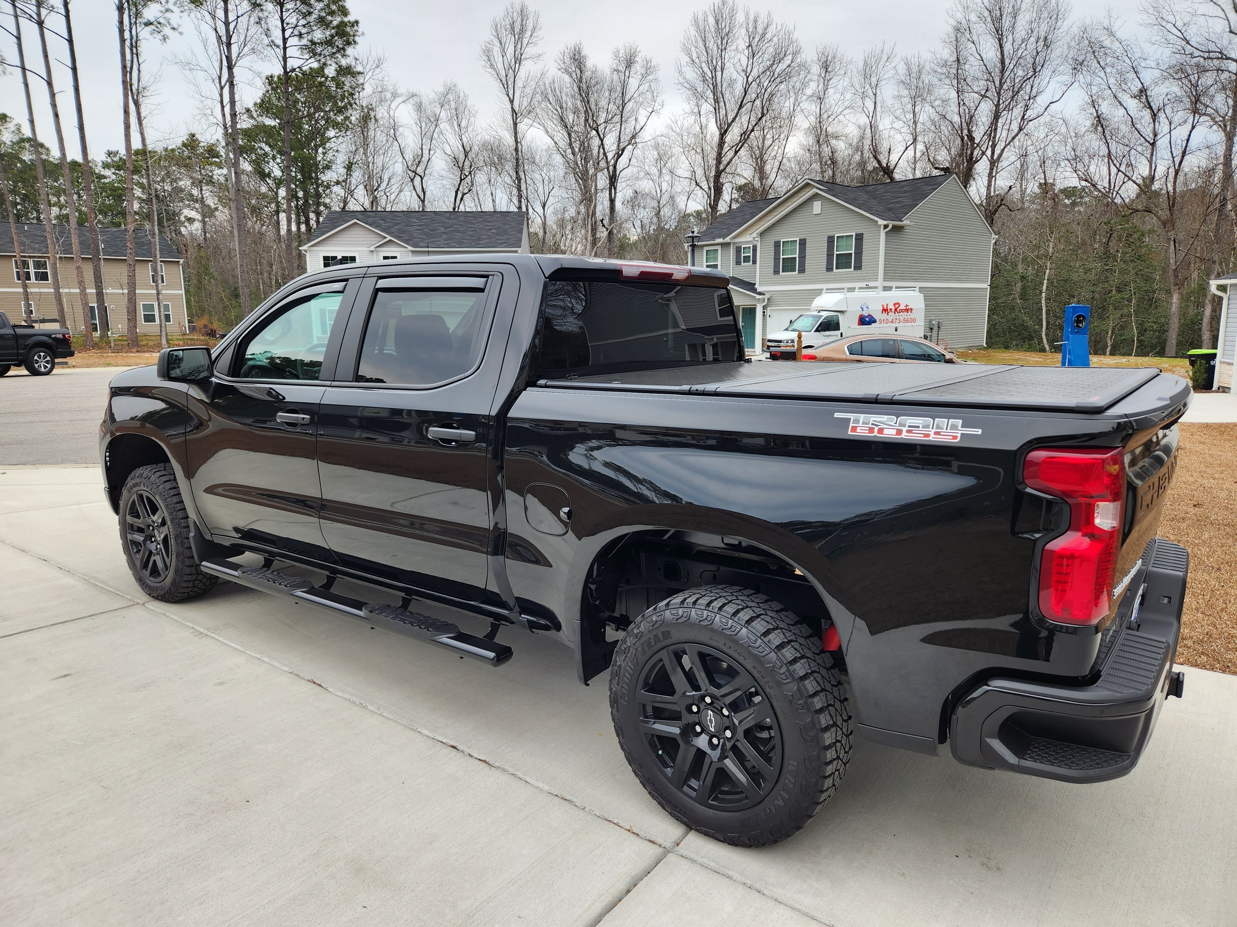 Rough Country Hard Tri-Fold Tonneau Cover 19-24 Silverado 1500